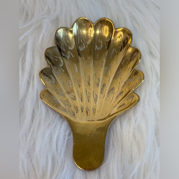 Gold Brass Shell-Shaped Decorative Dish - Picture 1 of 5